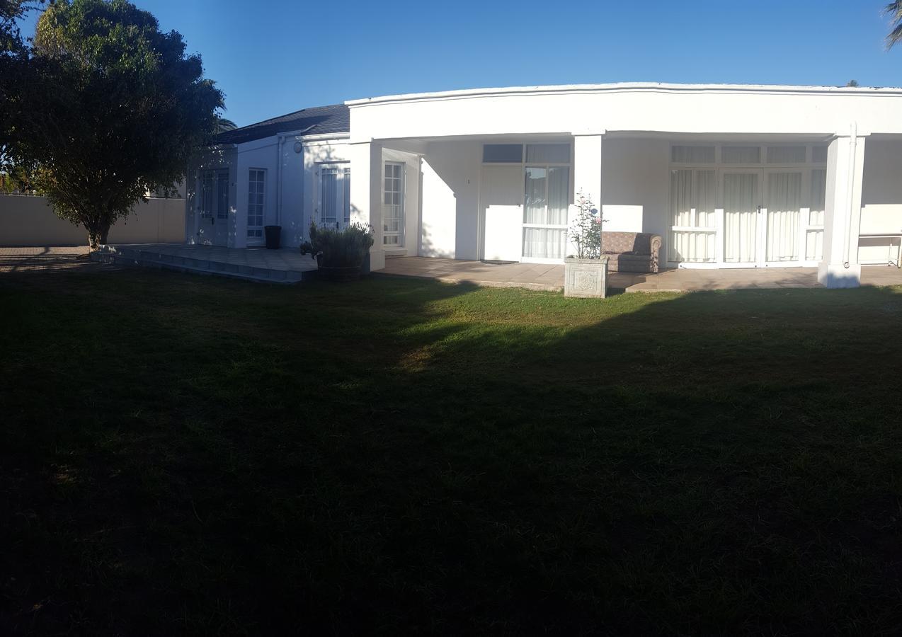 Blu Bed & Breakfast Port Elizabeth Bagian luar foto