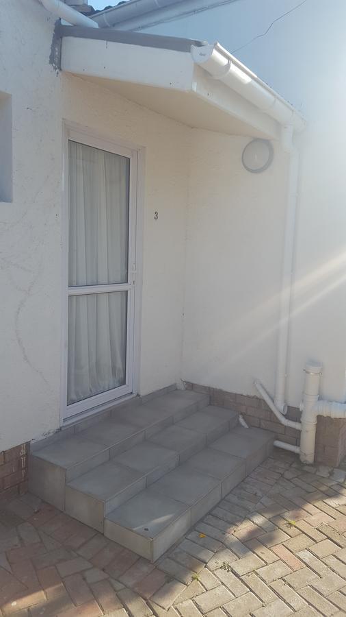 Blu Bed & Breakfast Port Elizabeth Bagian luar foto